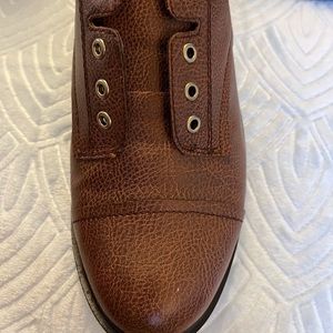 Size 8:5 BCBG Oxford style shoes like new